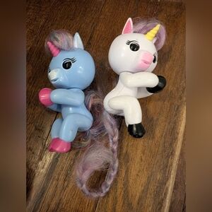 Fingerlings unicorns Toys Includes 2 Interactive electronic pet unicorn Toys